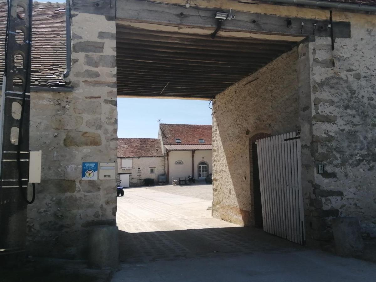 Chambre d'hôtes Le Domaine des Hirondelles Champcenest Exterior foto