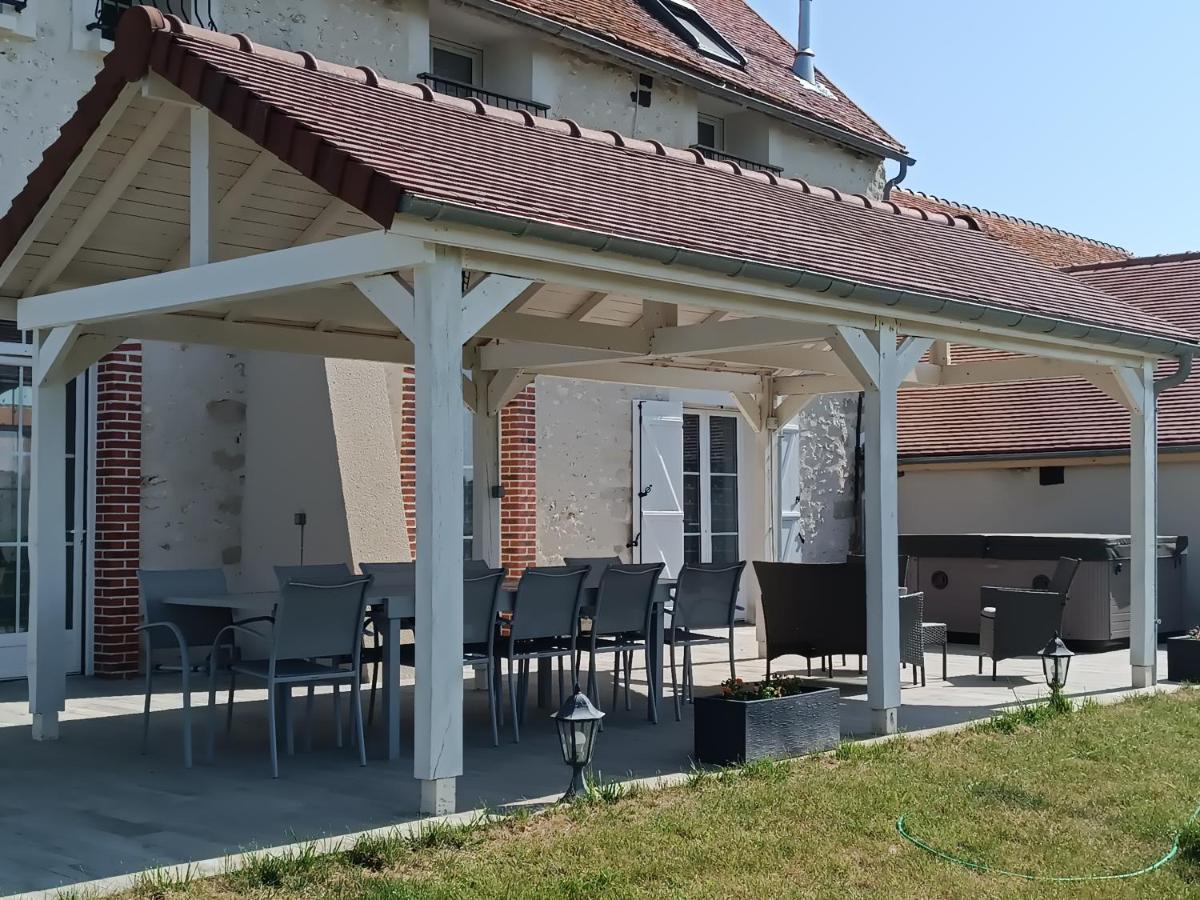 Chambre d'hôtes Le Domaine des Hirondelles Champcenest Exterior foto